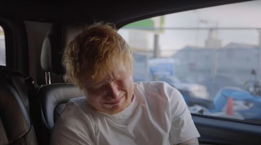 VIDEO: Ed Sheeran spregovoril o ženinih zdravstvenih težavah in se razjokal (foto: YouTube/Movie Coverage/posnetek zaslona)