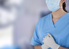 Pacienta naj bi fizično napadel zdravstveni delavec: grozil mu je, da ga bo ubil (nov primer nasilja iz slovenske bolnišnice)