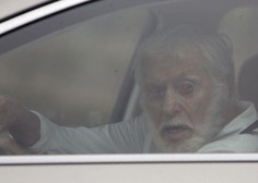 Nekoč so ga oboževali, zdaj se zgražajo: filmski zvezdnik pri 97 letih sedel za volan in poskrbel za kaos (kazen bo vzgojna)