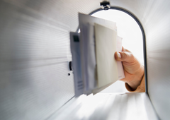 Neznani pošiljatelj je na ZZZS poslal ponarejeno odstopno izjavo direktorice