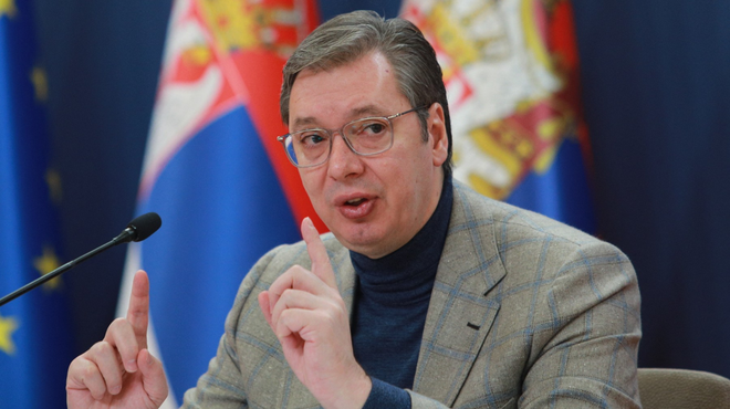 Aleksandar Vučić v Playboyu: na postelji s skledo sadja poziral kot Dioniz (FOTO) (foto: Profimedia)