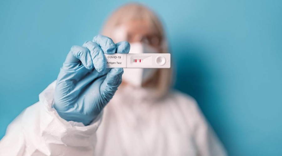 Rabljeni hitri antigenski testi so bili velika nadloga za okolje, zdaj pa ... S slovenskim znanjem do izjemne novosti (foto: Profimedia)