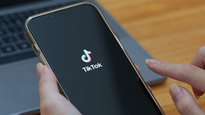 Odločitev je padla: zaradi grožnje "družbeni harmoniji" prepovedali TikTok (foto: Qonverto)