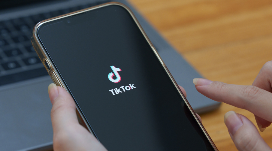 Odločitev je padla: zaradi grožnje "družbeni harmoniji" prepovedali TikTok (foto: Qonverto)