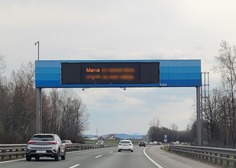 Na materinski dan je voznikom slovenskih avtocest toplo pri srcu: poglejte, kako zanimiva sporočila jih spremljajo (FOTO)