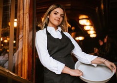 Natakarica si je prislužila 800 evrov napitnine, razlog za takšno velikodušno potezo gosta pa je preprosto – bizaren