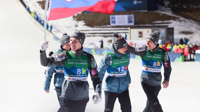 Smučarski skakalci združili moči in ugnali tekmece: Sloveniji so priborili medaljo (foto: Profimedia)