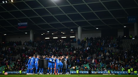Nogometaši pred polnimi Stožicami dosegli jubilejno 100. zmago in stopili korak bližje Euru 2024