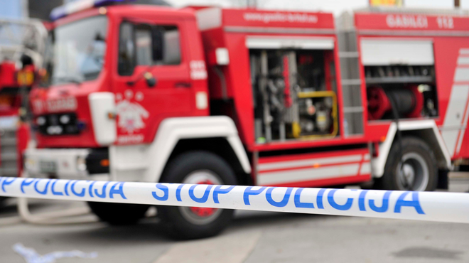 Dramatični prizori v Ljubljani: kar 22 gasilcev se je borilo s požarom v prestolnici (znane prve podrobnosti) (foto: Srdjan Živulovič/Bobo)