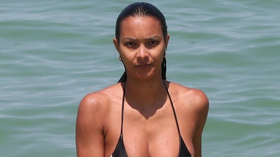 Lais Ribeiro je brazilska manekenka, poznana kot Viktorijin angelček. Svojo zavidljivo postavo je razkazovala na eni izmed plaž Ria de …