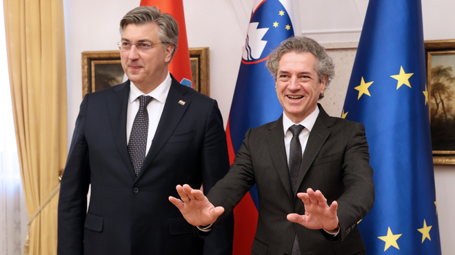 Golob nasmejan ob boku Plenkovića: o čem sta se pogovarjala in ... katero temo sta pometla pod preprogo? (foto: Borut Živulovič/BOBO)