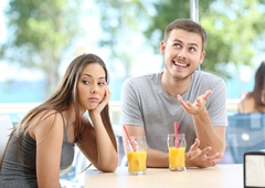 5 tipično manipulativnih taktik narcisoidnih ljudi (tako se poigravajo z vašimi čustvi)