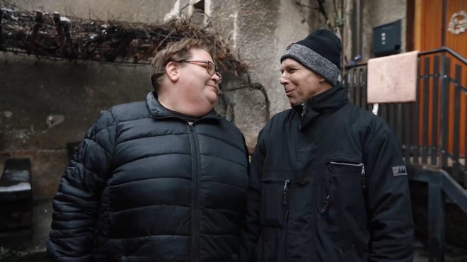 Se spomnite Katje in Boštjana, ki jima je Delovna akcija prenovila stanovanje? Tako je z njima danes (foto: Voyo/posnetek zaslona)