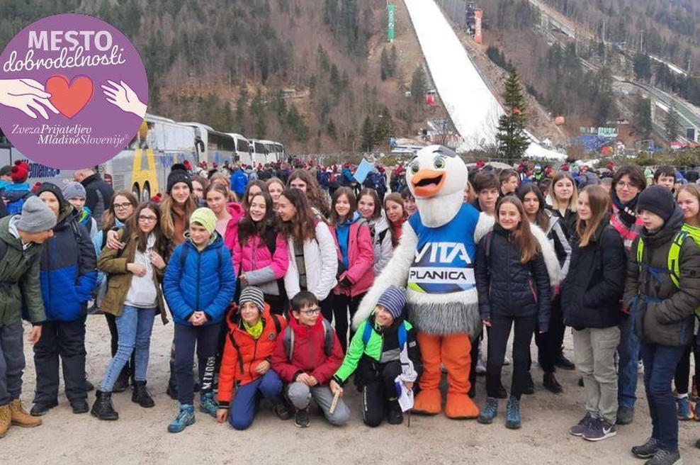 Vesel dan v Planici: za slovenske orle so v živo navijali tudi otroci iz socialno ogroženih družin (foto: Facebook/Planica Nordic)