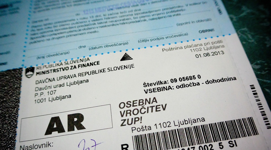 Nekateri lahko že takoj preverite odmero dohodnine, tu so navodila (foto: Srdjan Zivulovic/Bobo)