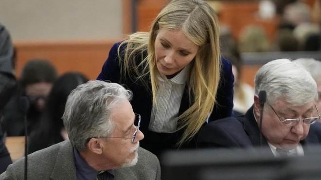 Gwyneth Paltrow je moškemu, ki jo je tožil, ob odhodu iz sodne dvorane nekaj prišepnila ... (foto: Profimedia)