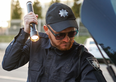 V prtljažniku sta vozila 14 lobanj pokojnih: policisti so ju ulovili v Avstriji