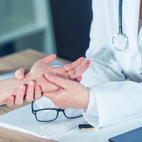 Zdravnica iskreno o tem, kaj jo pri pacientih najbolj ujezi: "Pogosto počnejo tole, razlog pa je sram ali strah, a s tem v bistvu povzročijo nekaj drugega"