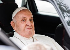 Papež Frančišek po zdravstvenem preplahu: "Še vedno sem živ"