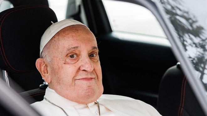 Papež Frančišek po zdravstvenem preplahu: "Še vedno sem živ" (foto: Profimedia)