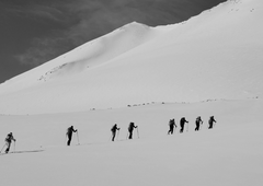 Na severu Norveške se je sprožilo več snežnih plazov: med smrtnimi žrtvami Slovenec