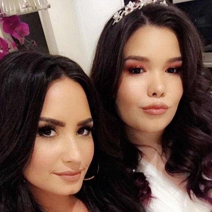 Polsestri Demi Lovato in Madison De La Garza.