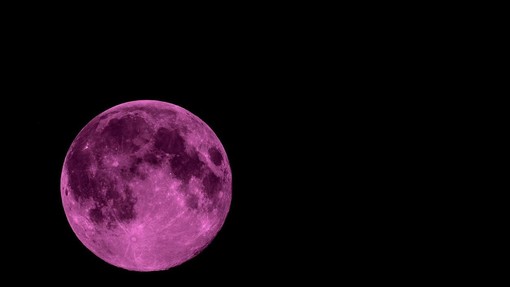 Kaj prinaša tokratna rožnata polna luna?