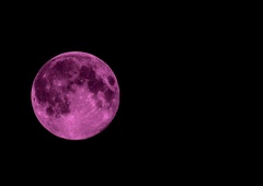 Kaj prinaša tokratna rožnata polna luna?