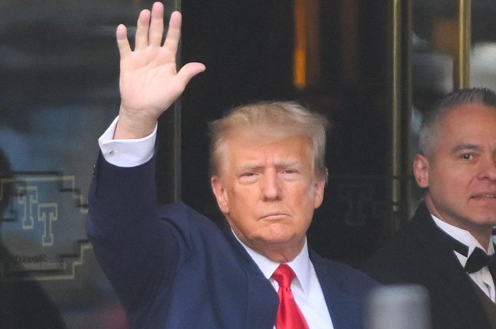 Donald Trump stopil pred sodnika, uradno je aretiran (foto: Profimedia)