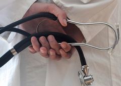 Bodo zdravniki še lahko delali na "dveh, treh ali celo štirih stolčkih hkrati", kot trdi Bešič Loredan?