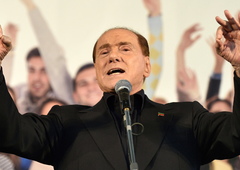 Berlusconi na intenzivni negi: njegove hospitalizacije so zaradi resnih težav vse pogostejše