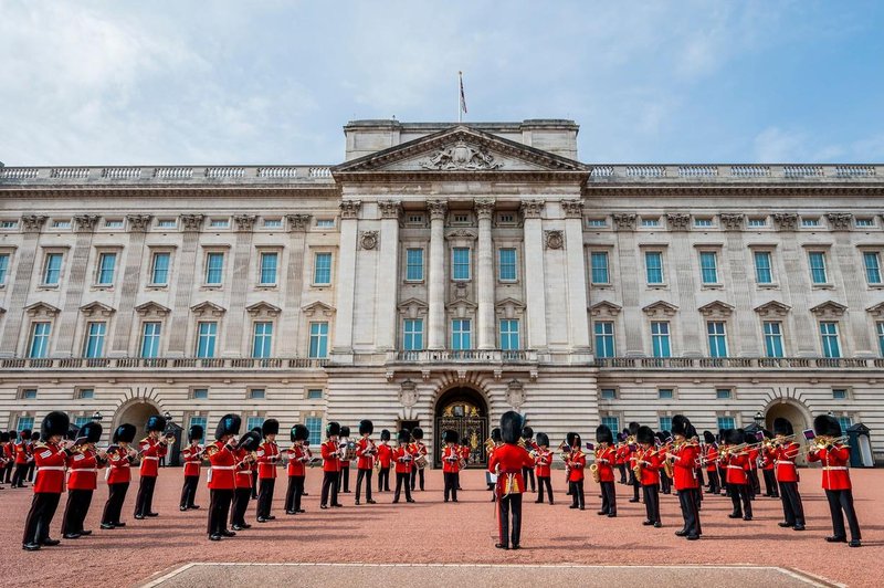 Vojašnica Wellington je v neposredni bližini Buckinghamske palače.