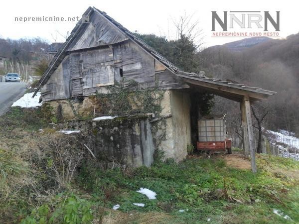 Najcenejši vikend: 7500 evrov Najcenejša ponudba je v naselju Gabrje v občini Novo mesto. Gre za dotrajano, 16 metrov na …