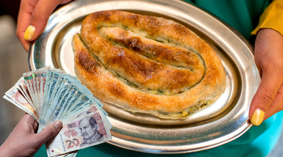Še vedno imate kune, a ne veste, kaj bi z njimi? Zamenjate jih lahko za burek (foto: Profimedia/fotomontaža)