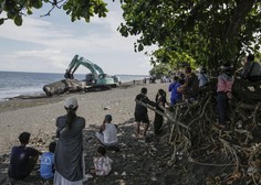Žalosten prizor na obali indonezijskega Balija (VIDEO)