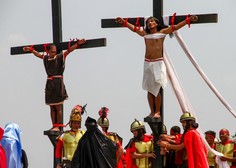 Filipinec se je dal "pribiti na križ", za tem je poseben razlog (VIDEO)