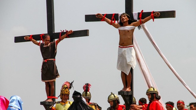 Filipinec se je dal "pribiti na križ", za tem je poseben razlog (VIDEO) (foto: Profimedia)
