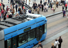Slovenec v Zagrebu odvzel prednost tramvaju in povzročil prometno nesrečo