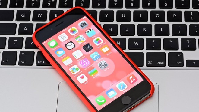 Apple v težavah: zaradi skrbi glede sevanja bo posodobil pametne telefone (foto: Profimedia)