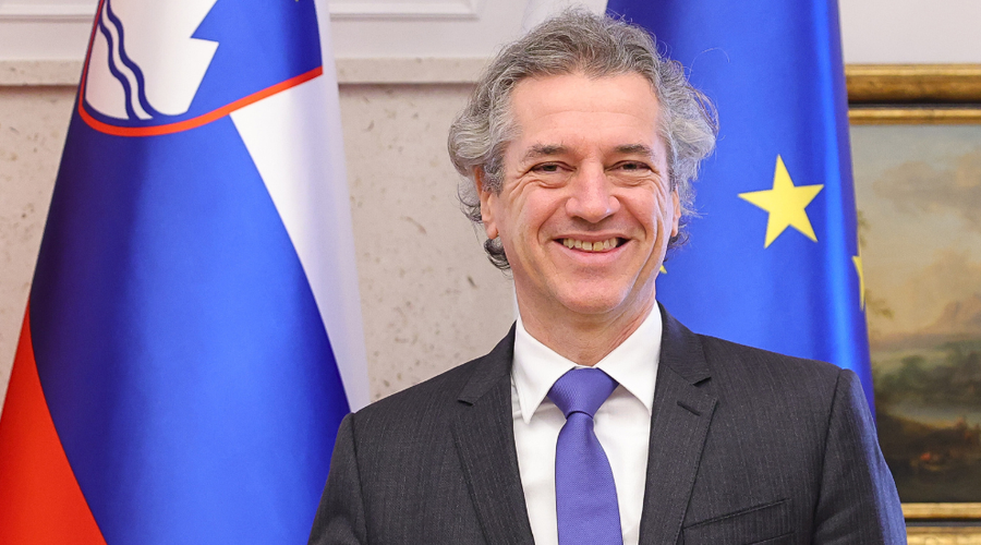 Kakšna griva! Golob delil fotografijo iz študentskih dni, je to res on?! (foto: Luka Dakskobler/BOBO)