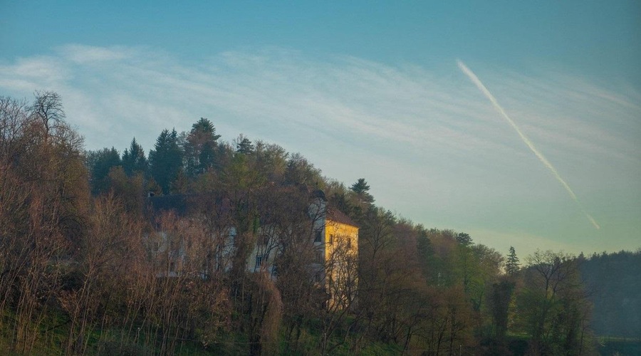 Zelo žalostno: nekoč enega najlepših slovenskih gradov prodajajo za simbolično ceno (foto: Profimedia)
