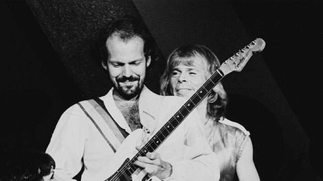 Glasbeni svet žaluje: umrl je član legendarne skupine Abba