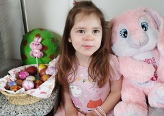 Slovenci triletni Karolini polepšali velikonočne praznike: "Težko je opisati hvaležnost, ki jo čutimo"