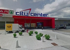 Po nasilnem obračunu šolarjev na strehi nakupovalnega središča se poraja ključno vprašanje: kje so bili varnostniki? (v Celju molčijo)