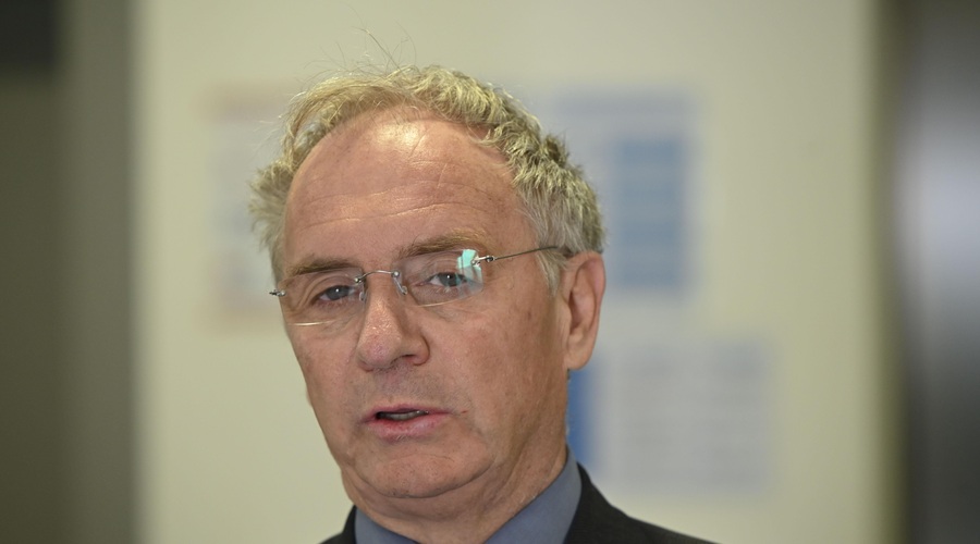 Napad na Hojsa v gostinskem lokalu: "Polil me je z vodo po glavi" (foto: Žiga Živulovič jr./Bobo)