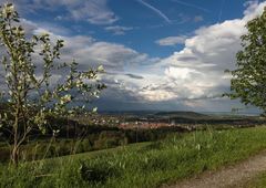 Letošnji april hladnejši od dolgoletnega povprečja: bomo nizkim temperaturam priča tudi pred prazniki?