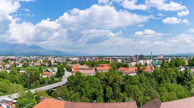 Jutranja drama v Kranju: dvoletnik starša zaklenil na balkon (poglejte, kako sta se rešila) (foto: Profimedia)