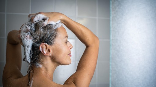 Električarji razbijajo mit: je treba med prhanjem izklopiti bojler? Njihov odgovor je zelo neposreden in natančen