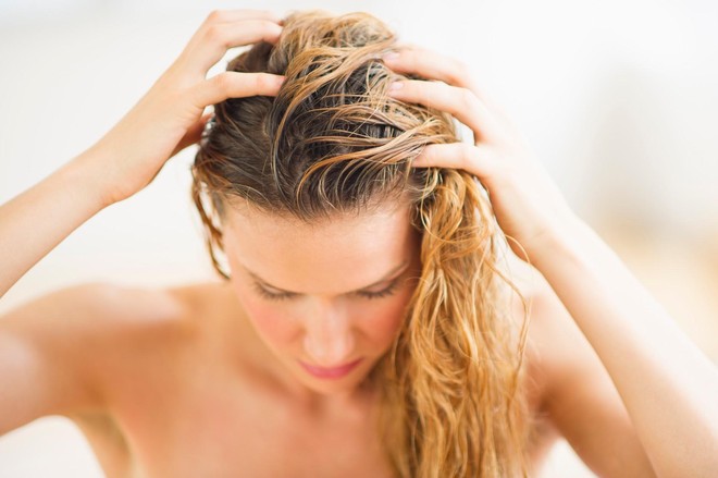Strokovnjaki pojasnjujejo, da umivanje las enkrat na teden morda ni najboljša ideja (preverite, zakaj) (foto: Profimedia)