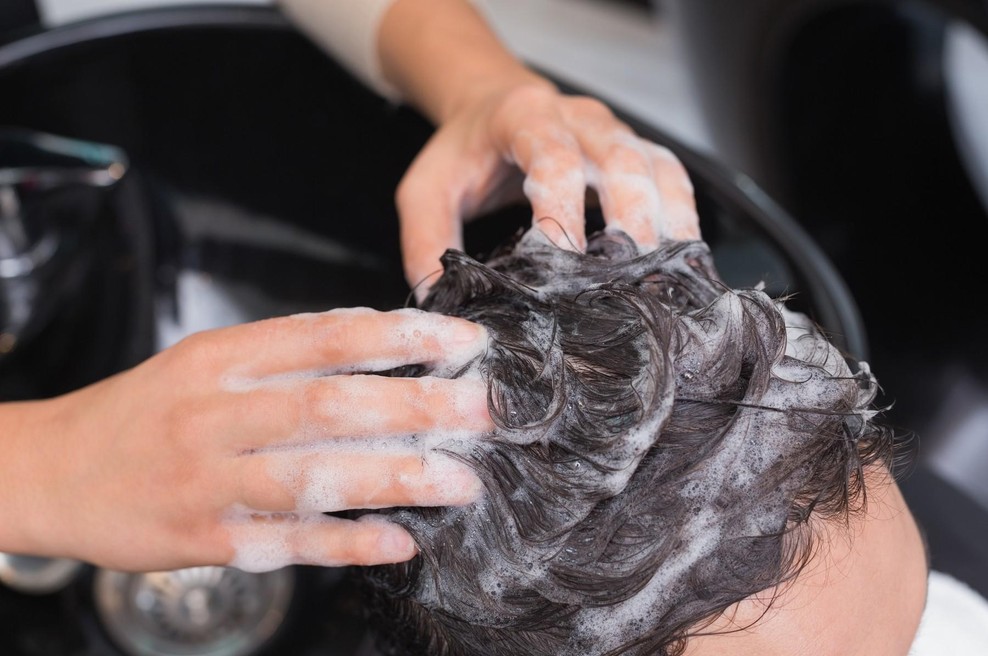 Kako si pravilno umiti lase kot v frizerskem salonu? Profesionalna frizerka je s tem odgovorom povzročila pravi vihar (foto: Profimedia)